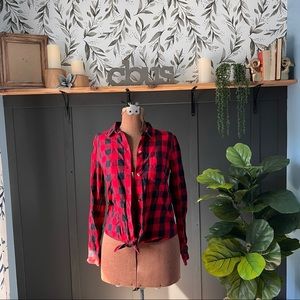 Madewell red and black plaid long sleeve button down shirt